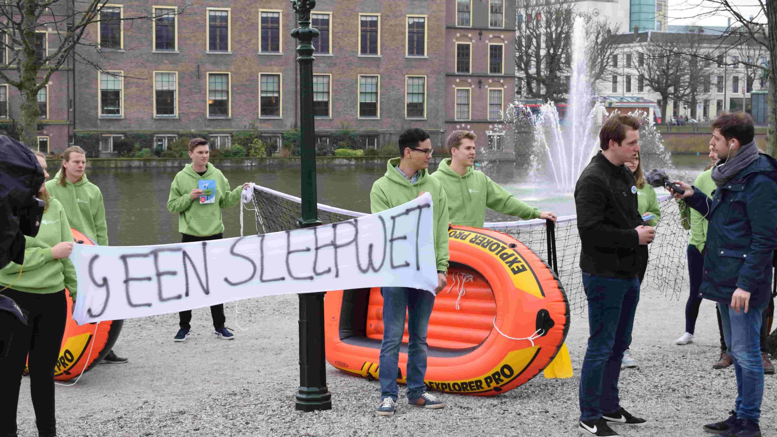 Sleepwetactie Jonge Democraten afgebroken door politie